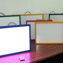 Mesa de luz con mando a distancia 48x37x7 cm leds RGB, garantía 1 año